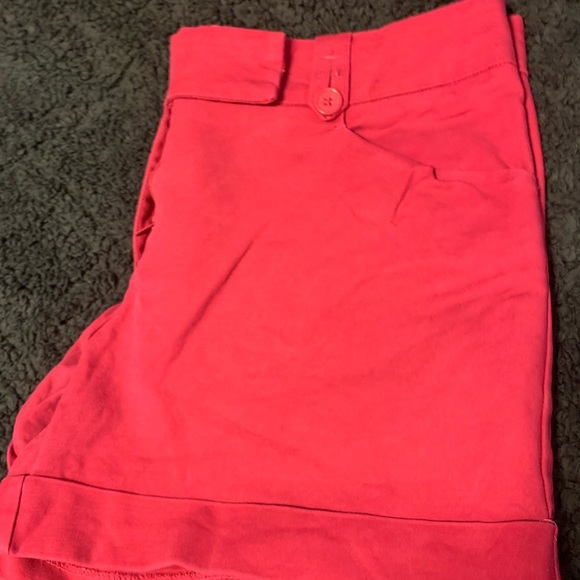 Shorts - Picture 3 of 5